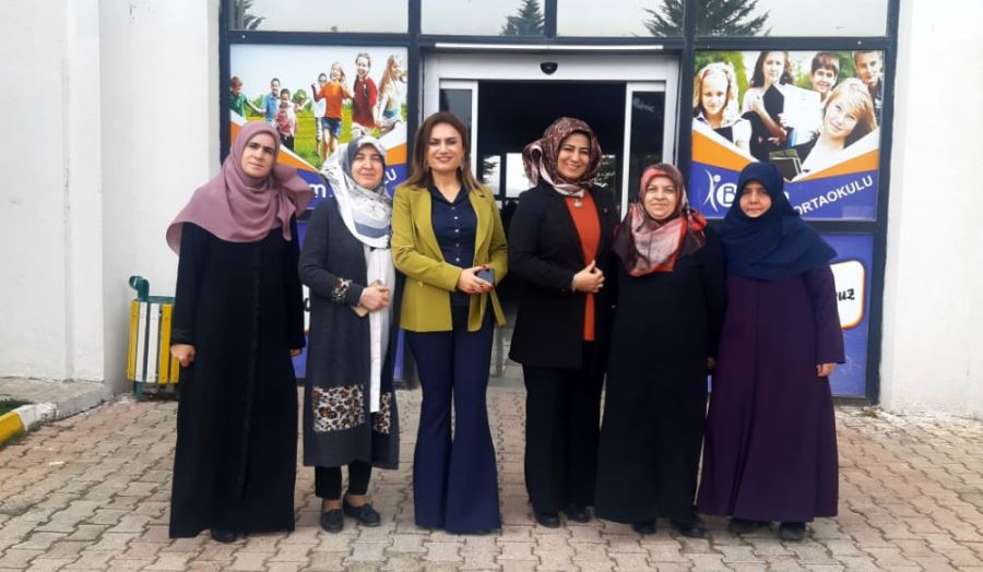 Saadet Partisi Kadın Kolları 24-Kasım Öğretmenler Gününde Özel Bilgem Okullarını ziyaret etti