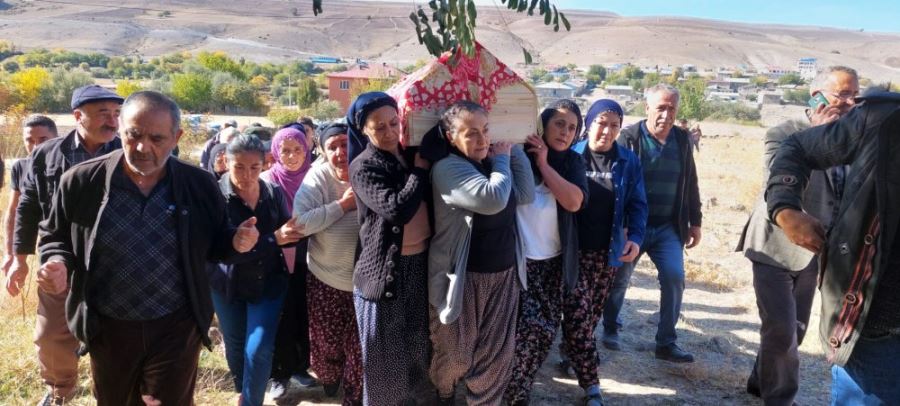 Silahlı Saldırıda Hayatını Kaybeden Çemişgezekli Sakallı’nın Tabutunu Kadınlar Taşıdı