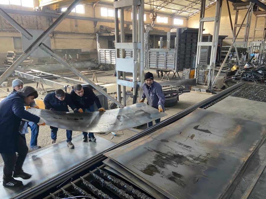 Elazığ’da Depremzedeler için soba üretiliyor
