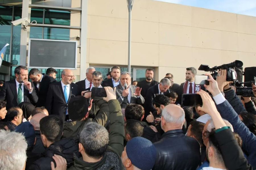 AK Parti Elazığ Milletvekili Adaylarını, Partililer Havaalanında Karşıladı