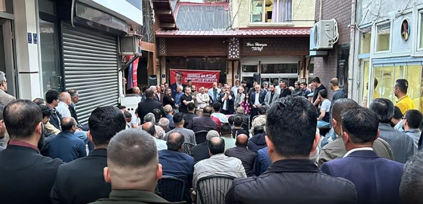 Bağımsız Aday Prof. Dr. Çoban, Kapalı Çarşı’da Vatandaşlarla Bir Araya Geldi
