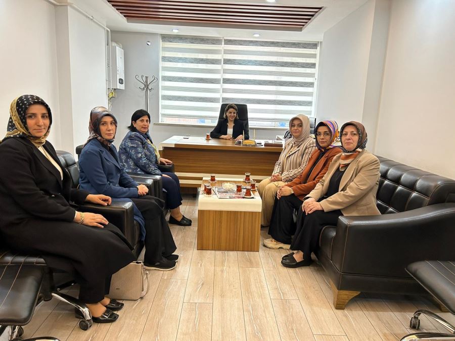 AK Parti MKYK üyesi Özen ve Kadın  Kolları Başkanı Tüver’den Ayışığı’na ziyaret
