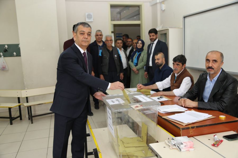 AK Parti Elazığ Milletvekili Erol Keleş, Oyunu Kullandı