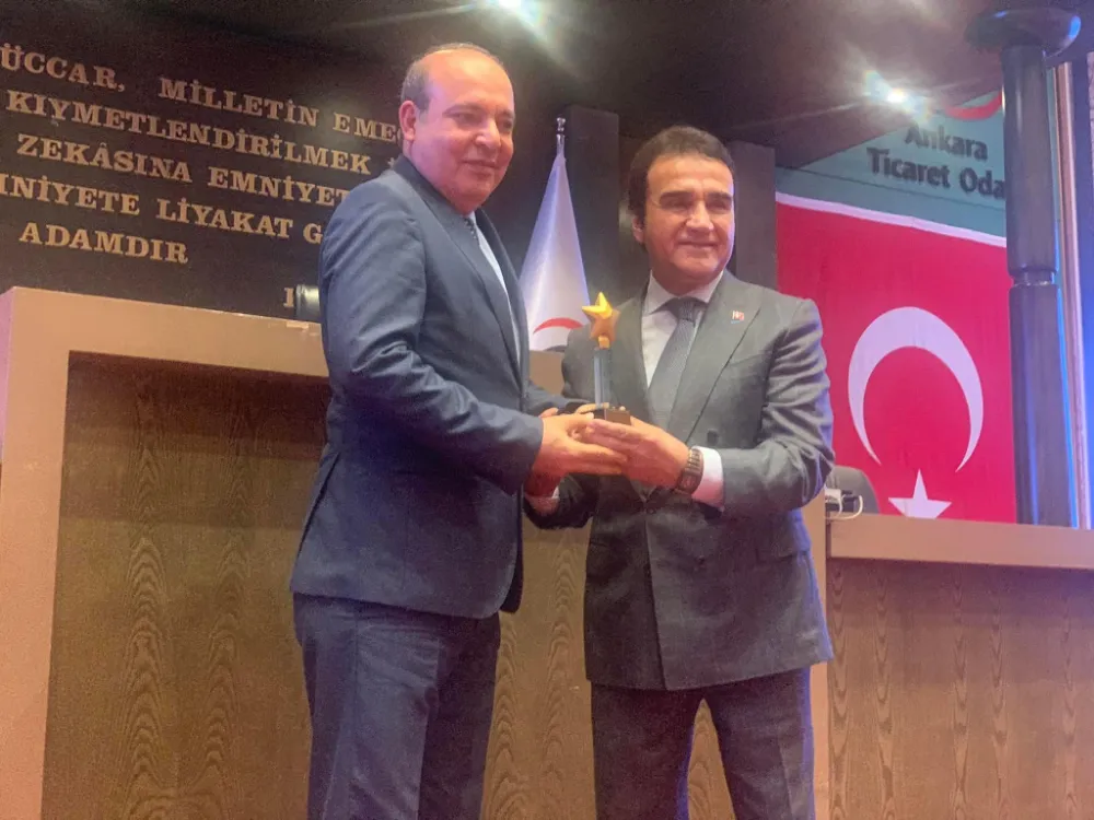 Prof. Dr. Devecioğlu, Yılın En İyi Spor Akademisyeni Ödülünü Aldı