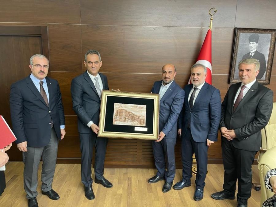 MÜSİAD Başkanı Gürkan, Bakan Özer ile görüştü