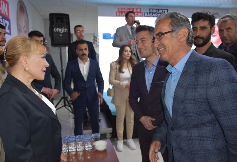 Bağımsız Milletvekili Adayı Prof. Dr. Açık, Seçim Koordinasyon Merkezinde Bayramlaştı