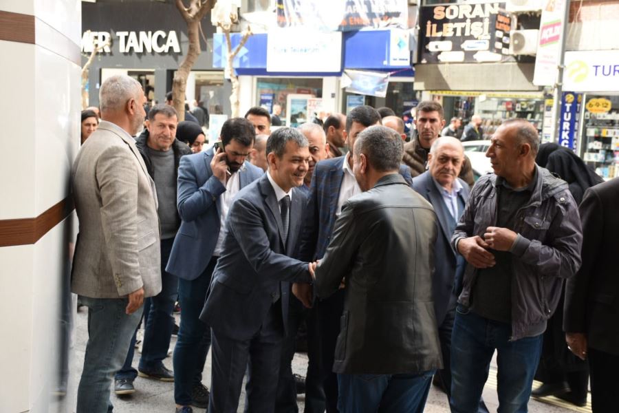 AK Parti Elazığ 1. Sıra Milletvekili Adayı Prof. Dr. Erol Keleş, seçim çalışmalarını yoğun tempoda sürdürüyor. 