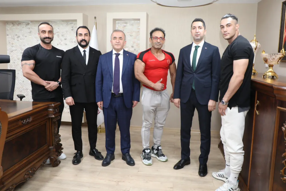 Elazığ’ın Gururu Şampiyon Sporcular, Vali Hatipoğlu’nu Ziyaret Etti