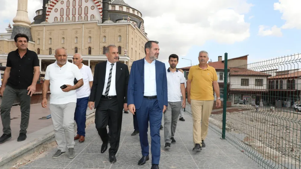 Elazığ’da Esnafın Yanında: Başkan Şahin Şerifoğulları Yıkım Alanını İnceledi