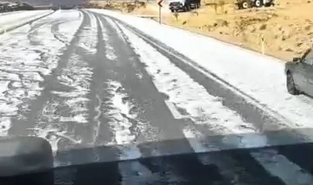 Elazığ’da Dolu Yağışı Etkili Oldu: Yollar Beyaza Büründü