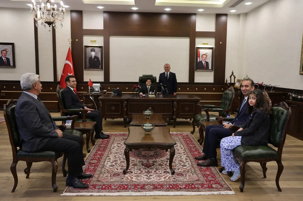 Elazığ Valisi Numan Hatipoğlu’ndan 23 Nisan’a Anlamlı Dokunuş!