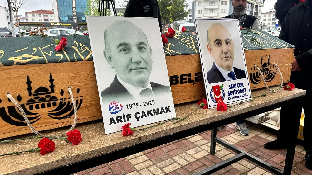 Elazığ, Basının Duayeni Arif Çakmak’a Ağlayarak Veda Etti