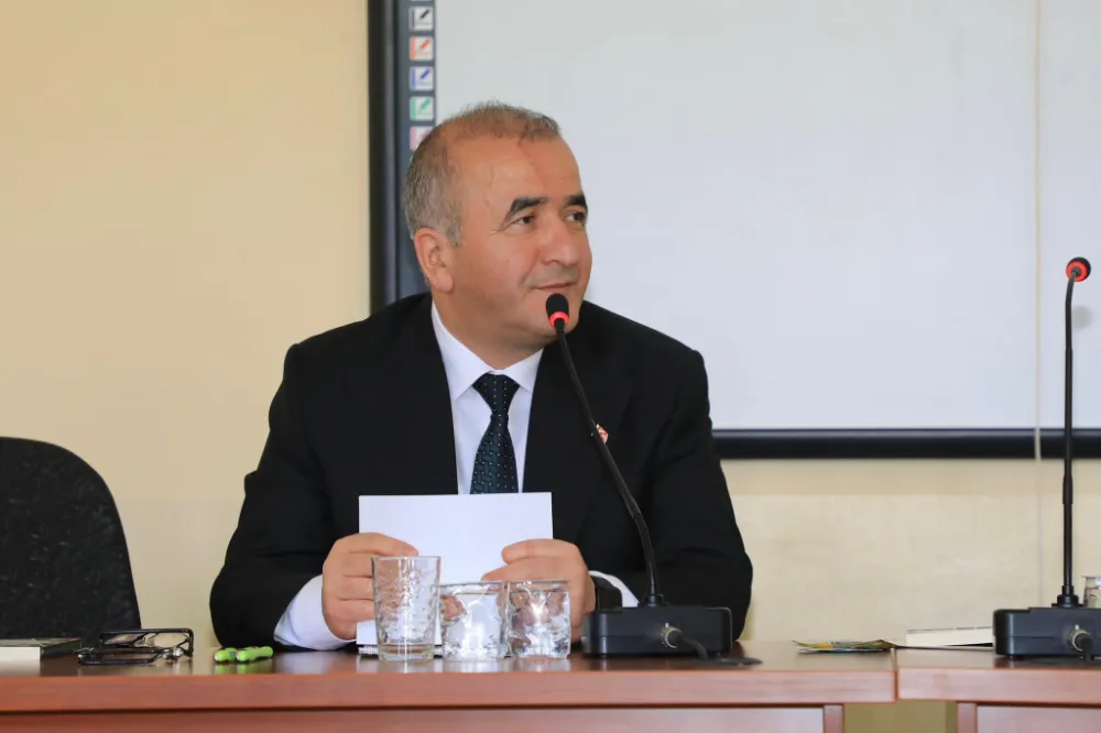 Elazığ Valisi Hatipoğlu’ndan Fırat Üniversitesi’nde Anlamlı Buluşma, “Türk Yönetim Sistemi” Konferansında Tecrübelerini Paylaştı