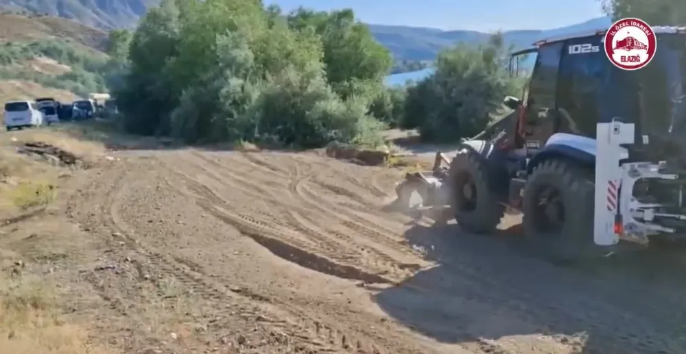 Sivrice Sahilinde Otopark Düzenleme Çalışmaları Başladı