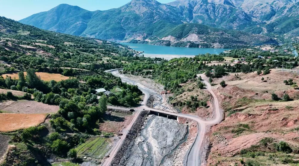 Elazığ kırsalında ulaşım ve altyapı yatırımları sürüyor