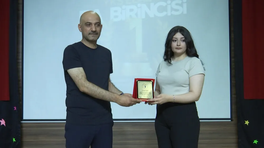 Yöntemimden YKS’de Elazığ birincisi olan öğrenciye ödül töreni