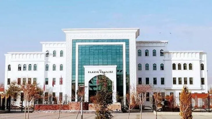 Elazığ’da Polis Memuru 6 Yaşındaki Çocuğa Müdahalesi Nedeniyle Görevden Uzaklaştırıldı